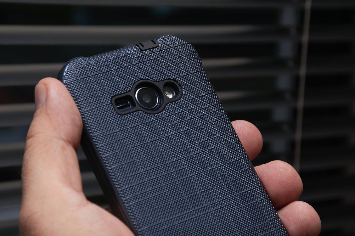 10 Best Solar Powered Phone Cases Reviewed [Updated 2021]